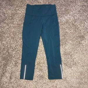 Lululemon Size 4 cropped leggings. 17’’ length